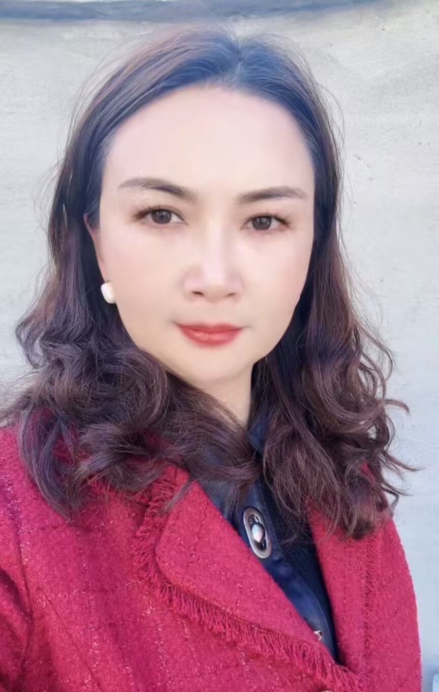 副會(huì)長(zhǎng)  周艷 湖北亞卓工程建設(shè)有限公司總經(jīng)理